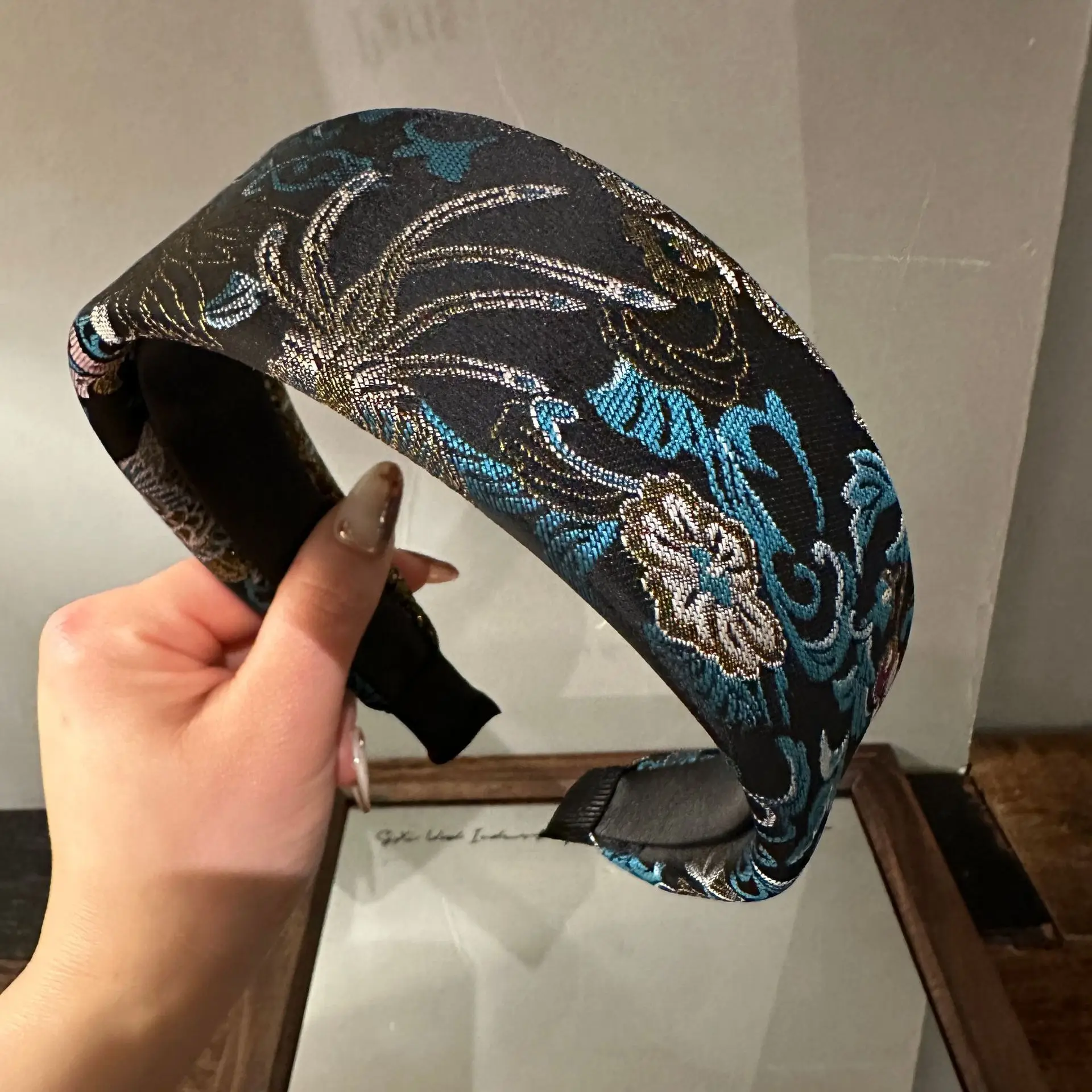 

2026 Spring New Arrivals Sponge Retro Embroidered Printed Headbands Versatile Hair Accessories