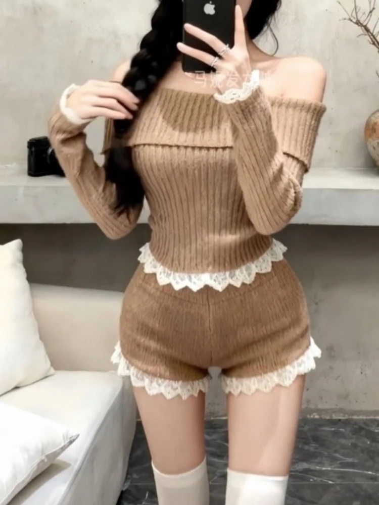 الموضة الفرنسية الحلو شيك قطعتين مجموعة المرأة سليم صالح خارج الكتف الدانتيل تقليم متماسكة أعلى عالية الخصر السراويل لطيف لينة فتاة الزي