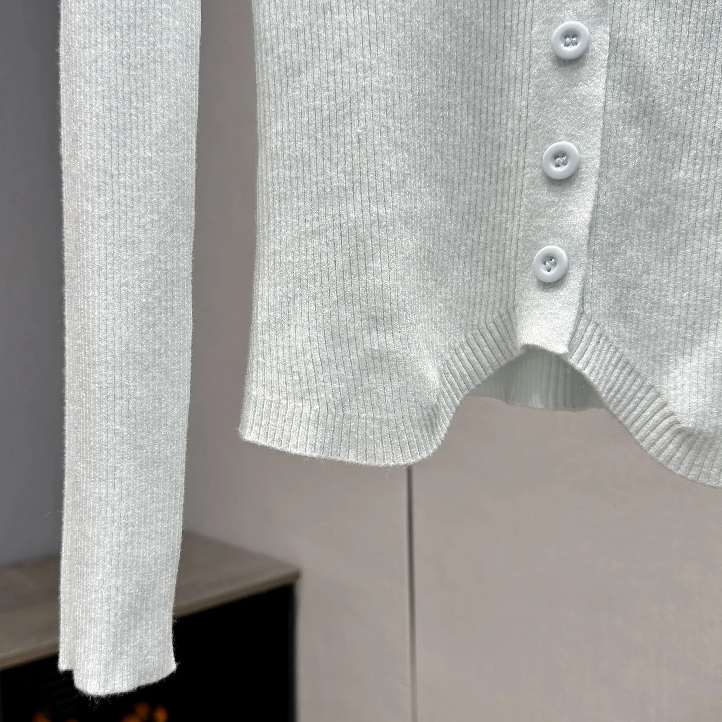 Cardigan lavorato a maglia slim fit a maniche lunghe con bottoni singoli e bordi in pizzo con perline autunnali 2025
