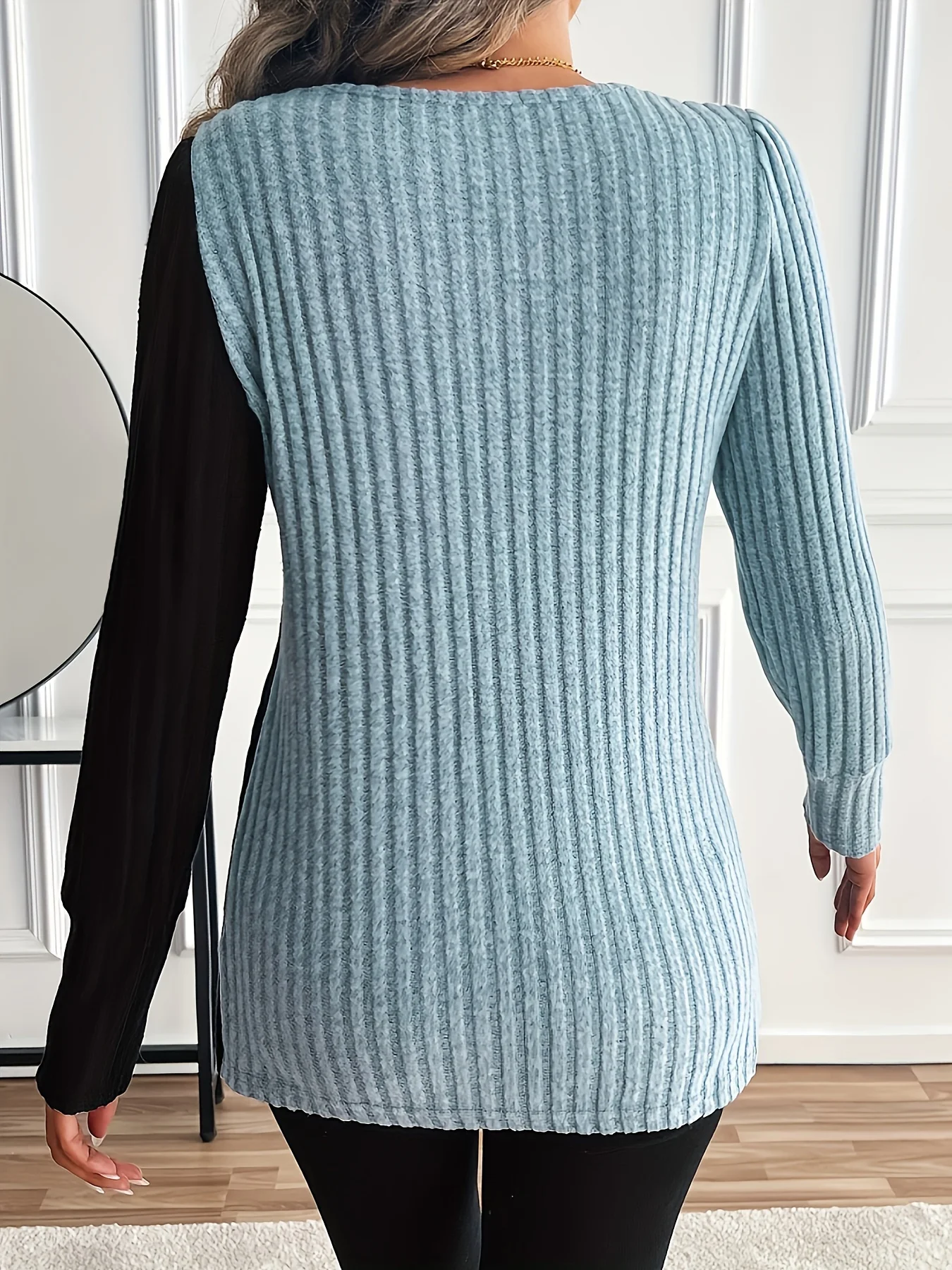 Stilvoller Plus-Size-Damenpullover mit quadratischem Ausschnitt und Farbblock-Design für modernen Chic – Detail 5