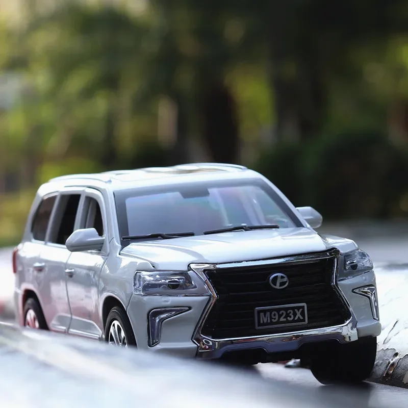 

1:24 LEXUS LX570 Car Model Toys Alloy Diecast Off Road car Model With Sound And Light Toys For Kids Collection Gifts A258