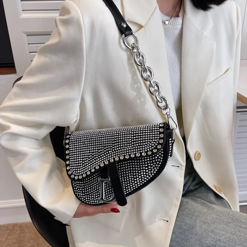 D2022 Trend High-Grade Bags for Women Fashion Diamond Chain Shoulder Aslant Bag Saddle Bag Designer Bags Luxury  Black and white