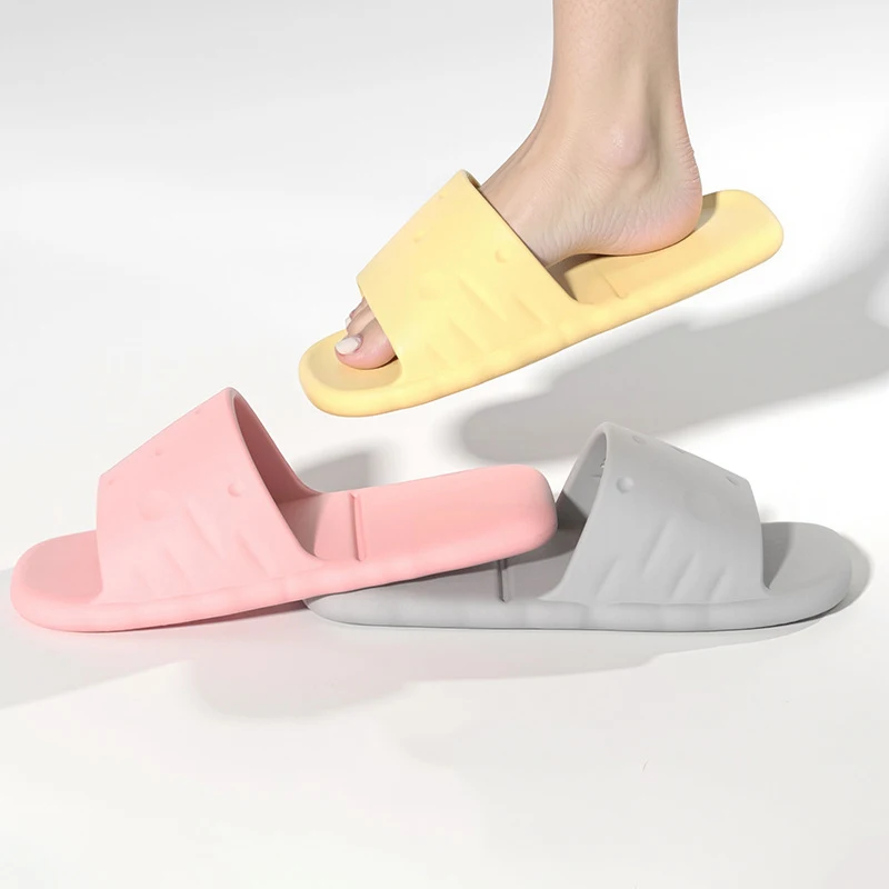 2025 New Portable Folding Slippers for Men Women Solid Color Lightweight Nonslip Flip-flops for Indoor Outdoor Beach Travel Trip