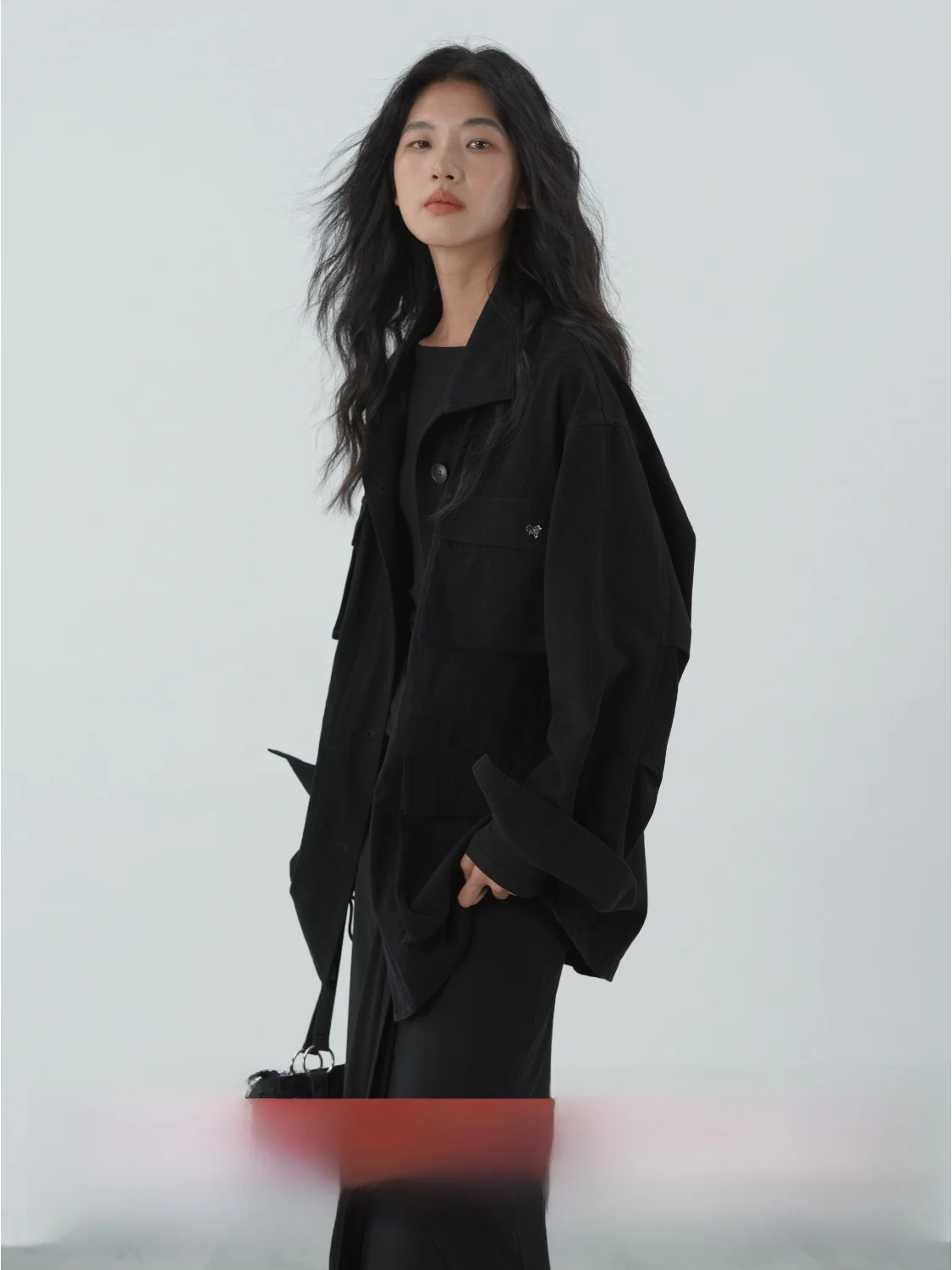 

EIGHTHMONTH Ранняя осень Свободная рабочая одежда Sle Женский повседневный длинный топ с джатовым воротником и несколькими карманами для женщин