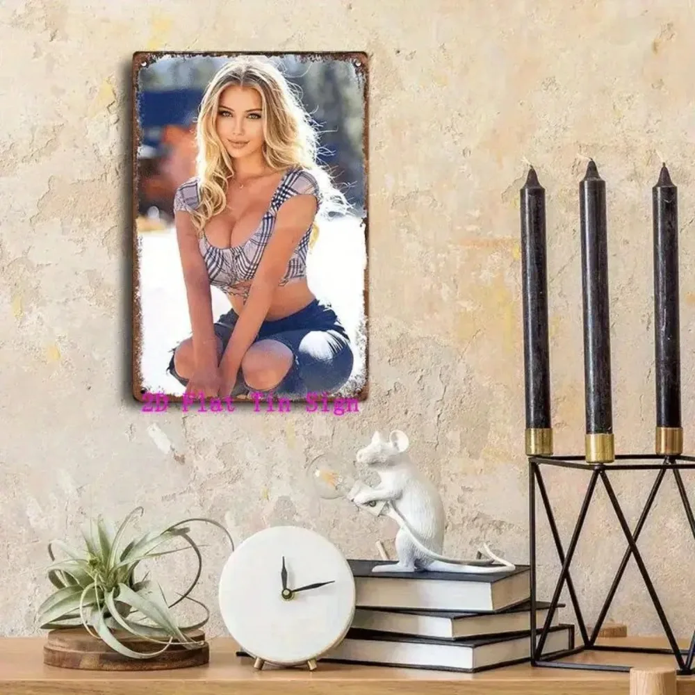 لافتة معدنية كلاسيكية من القصدير (8 × 12 بوصة) - فن جداري نسائي مسطح ثنائي الأبعاد، متين، سهل التركيب، لا حاجة إلى طاقة #5