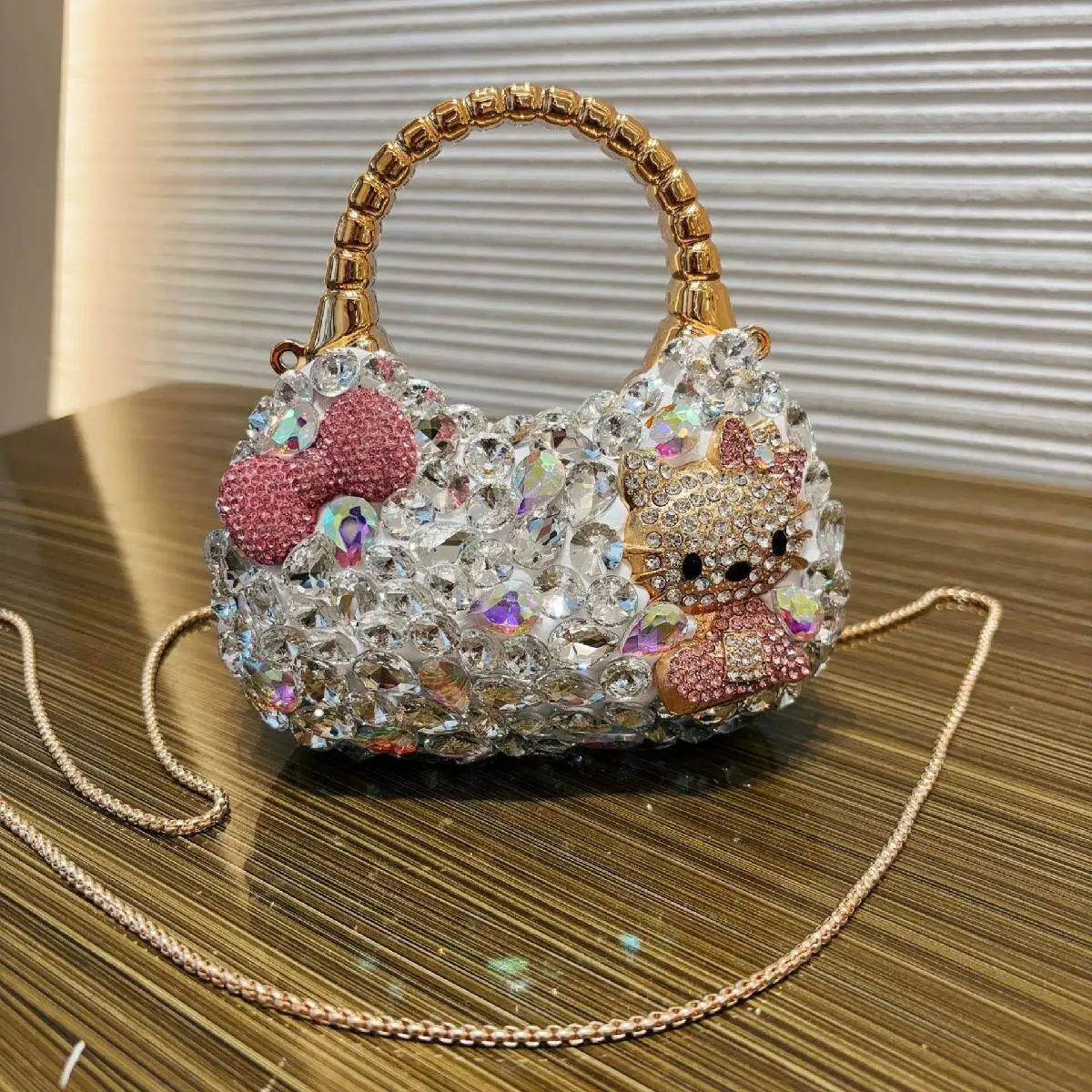 

Модная сумка Sanrio с инкрустацией стразами, акриловая, персонализированная, на одно плечо, для женщин, милая мультяшная сумка Hello Kitty для банкетов