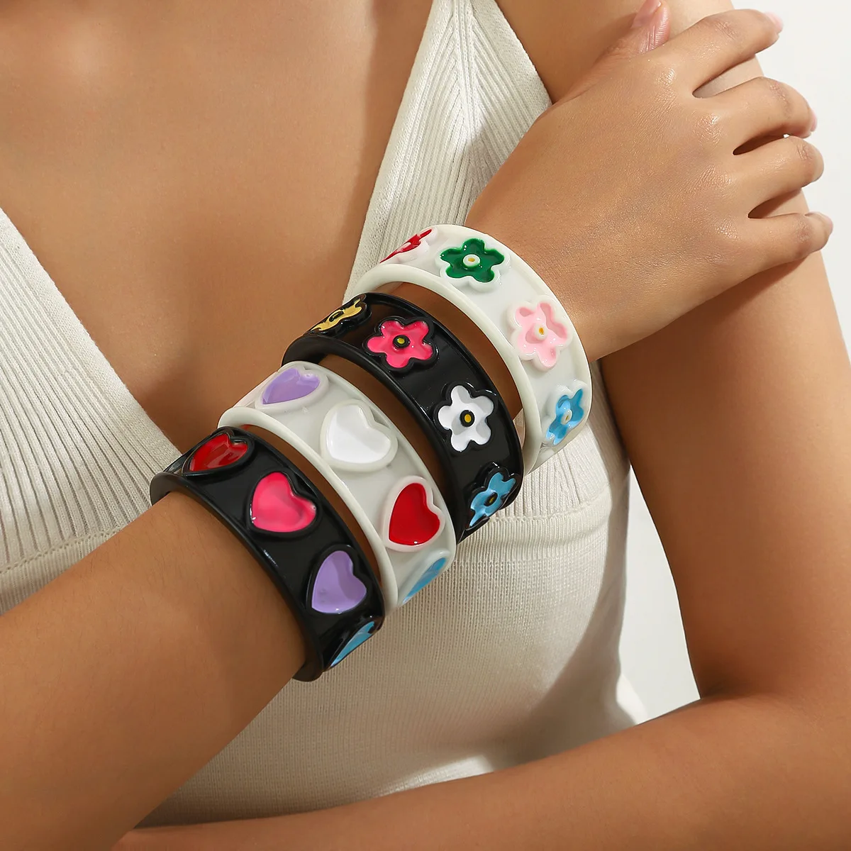 

New Fashion Women Oil Drip Flowers Heart Resin Bangles Simple Handmade Acrylic Bracelets Fashion Party Jewelry Accessories