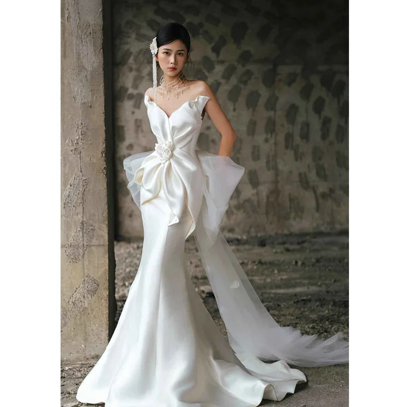 فستان زفاف خفيف بدون حمالات على الطراز الفرنسي2025 فستان العروس الجديد من الساتان الأبيض حورية البحر نحيف وبسيط على طراز موري