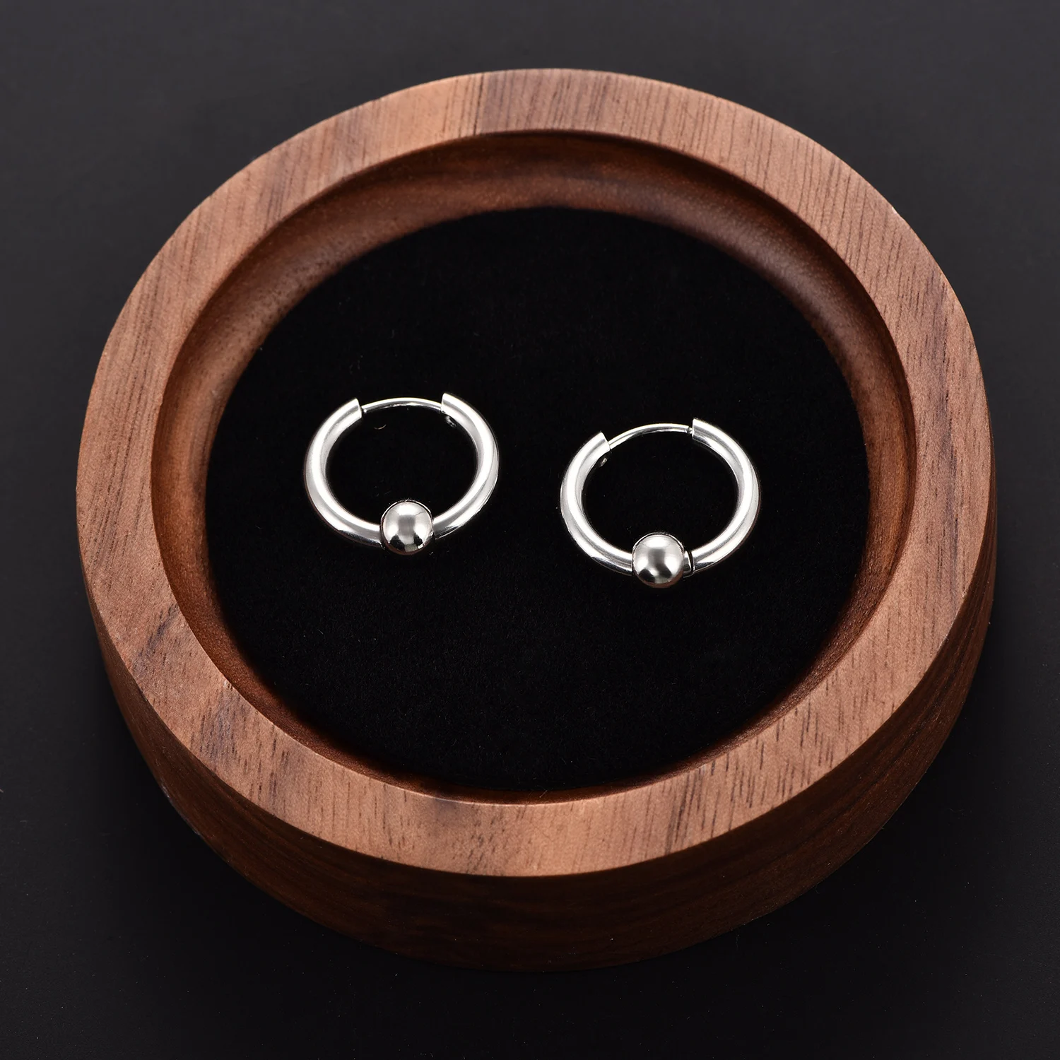 1 Paar/2 Stück Schwarze Edelstahl-Kreisperlen Huggie-Scharnier-Creolen Ohrstecker Hochwertiger Punk-Rock-Stil Ohrschmuck – Detail 7
