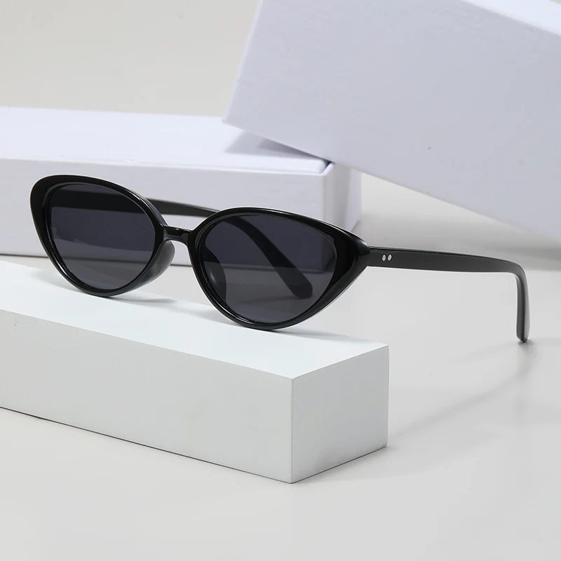 Neue Vintage Cat Eye Niet Sonnenbrille Damen Mode Marke Designer Kleine Rahmen Sonnenbrille Fahren Anti-UV Brillen Unisex