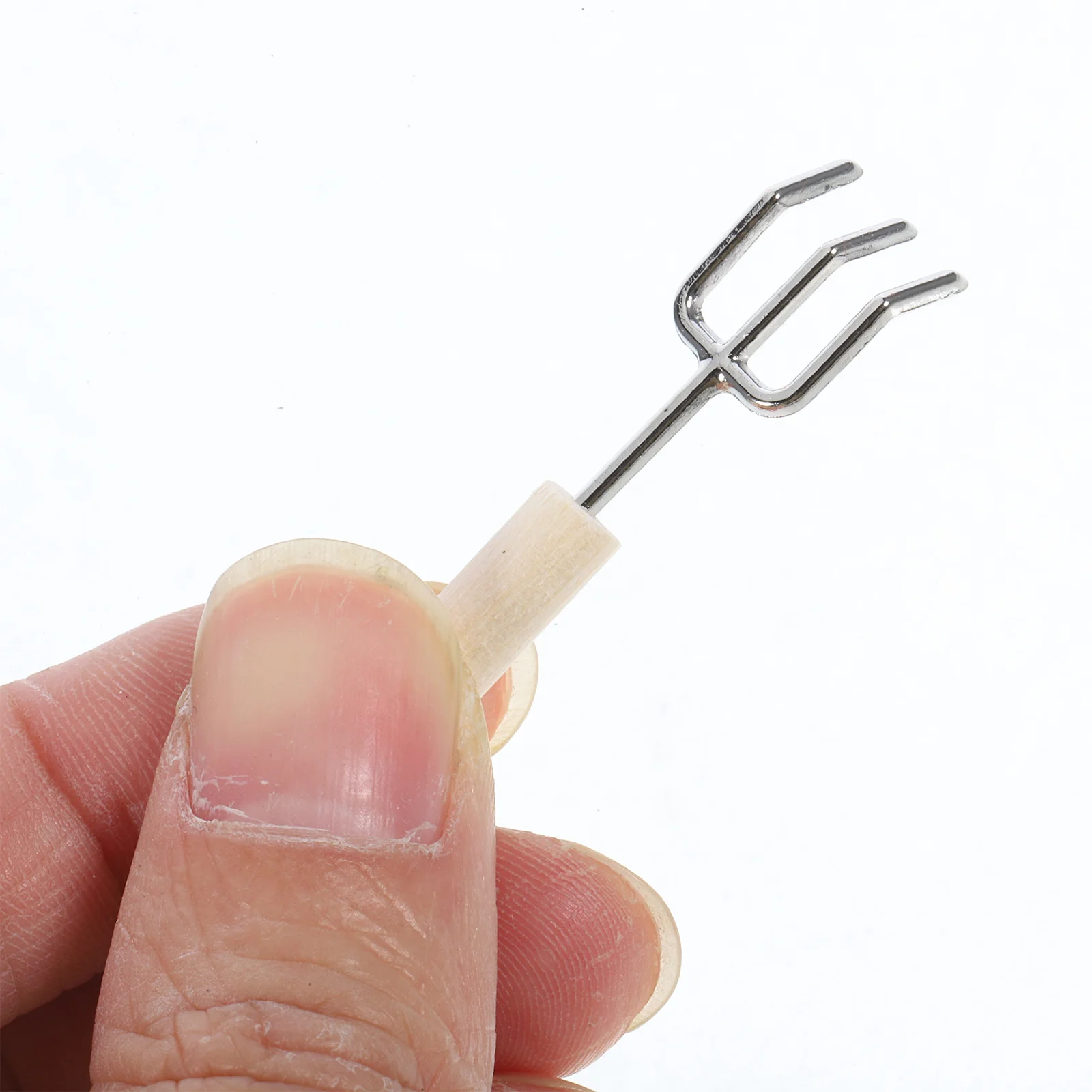 طقم أدوات حديقة صغيرة مكون من 4 قطع من سبائك الزنك والخشب لوازم منزلية مصغرة مدمجة وخفيفة الوزن وآمنة لتزيين مشاهد حديقة بيت الدمى