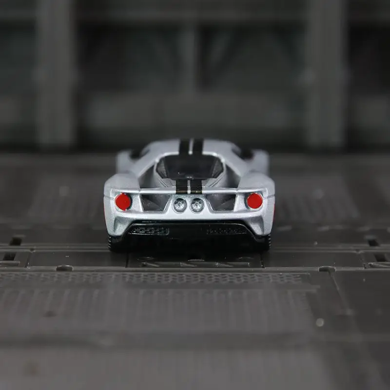 

CCA 1:64 Ford GT 2017 alloy supercar model car ornaments collection full alloy chassis shock-absorbing sliding toys rich details