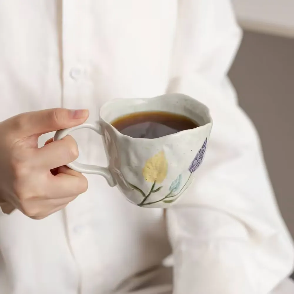 

Jingdezhen hand-painted tulip mug for girls, modern style simple coffee cup, Korean-style drinking cup