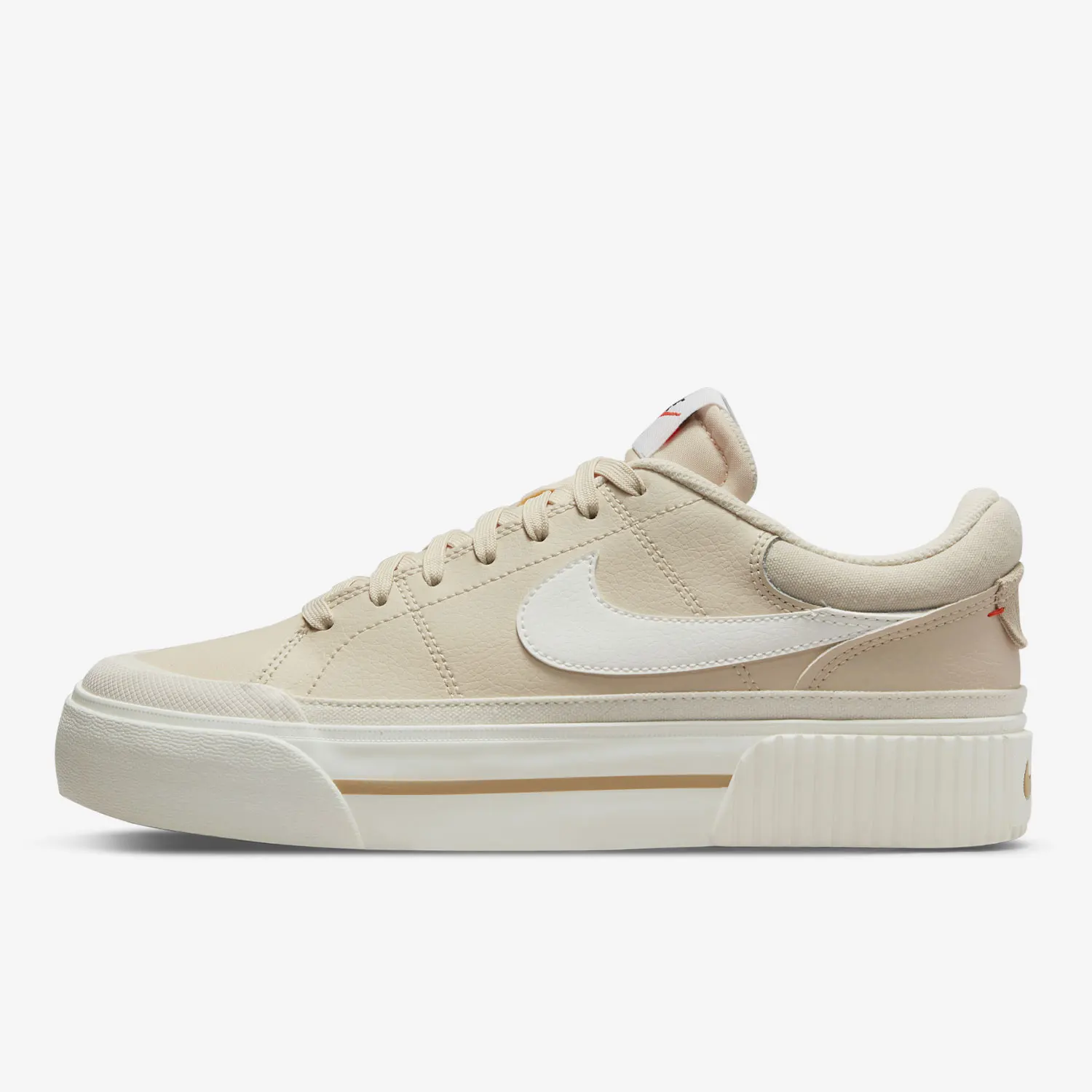 حذاء Nike الرسمي للخريف الأصلي للنساء، حذاء رياضي كاجوال مريح منخفض الارتفاع DM7590-200