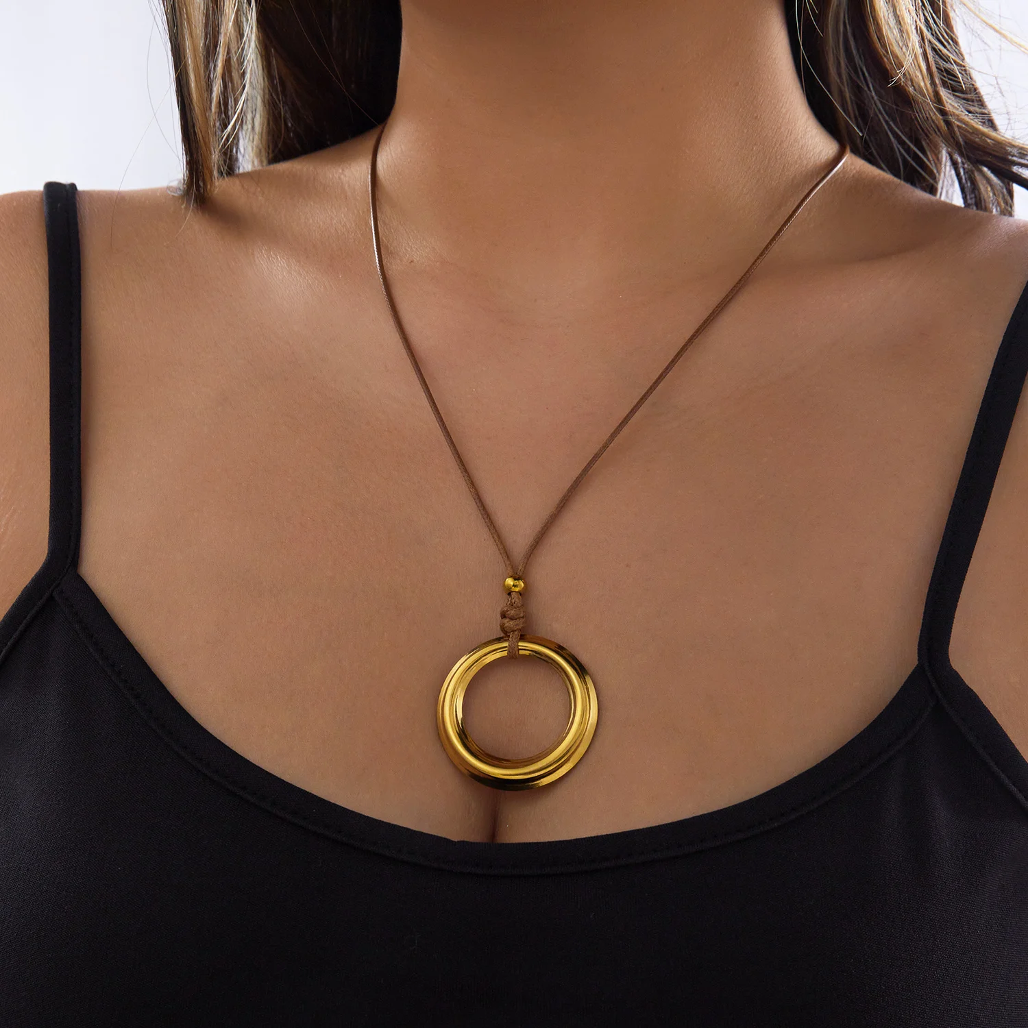 Massiver geometrischer, vergoldeter Edelstahl-Anhänger-Halskette für Damen, verstellbare Zugkordel, Lederkette, Party-Schmuckgeschenk – Detail 10