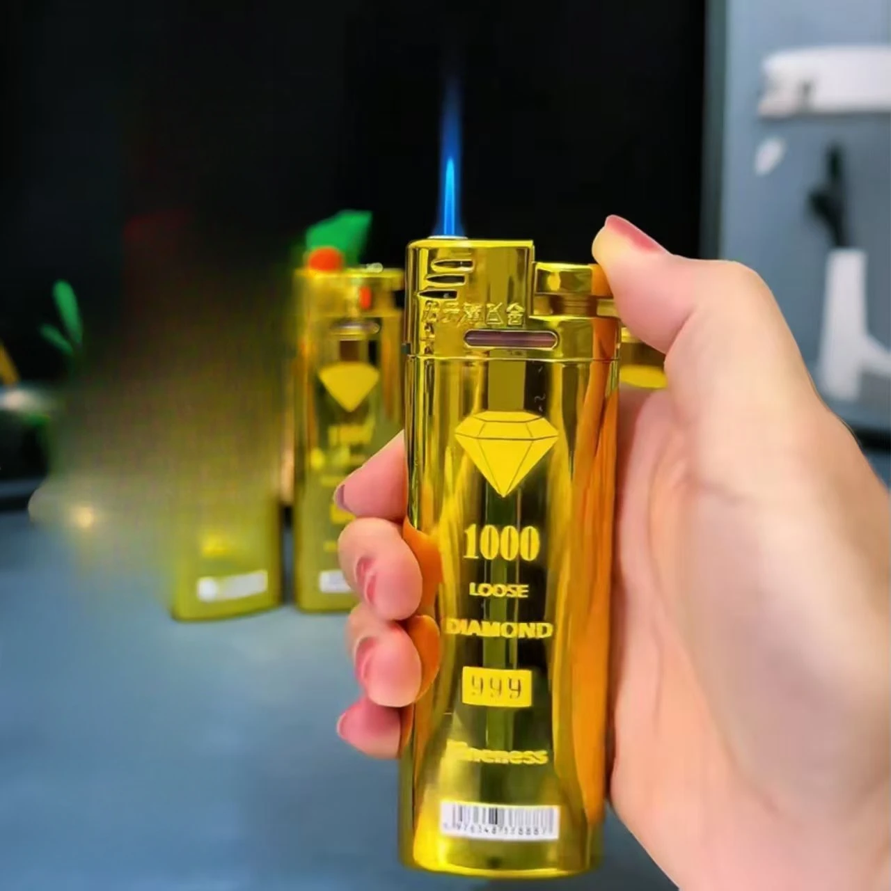 

2026 New Metal Giant Windproof Lighter, with A Wide Body and A Direct Blue Flame Lighter Rolling Tray Gadgets for Men