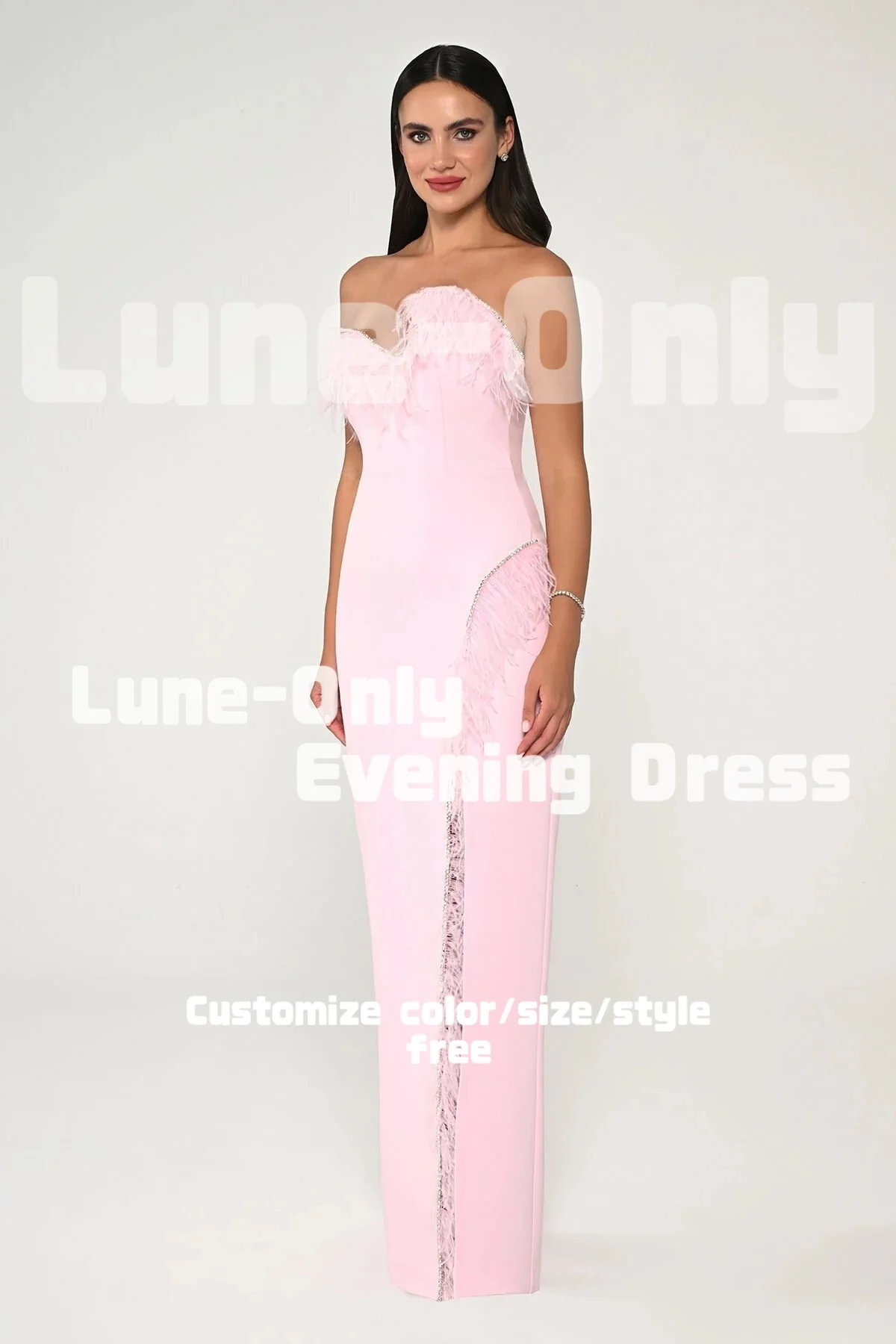 Abiti da sera da donna senza maniche con piume rosa personalizzati Abito da cerimonia elegante con spacco laterale lungo fino al pavimento