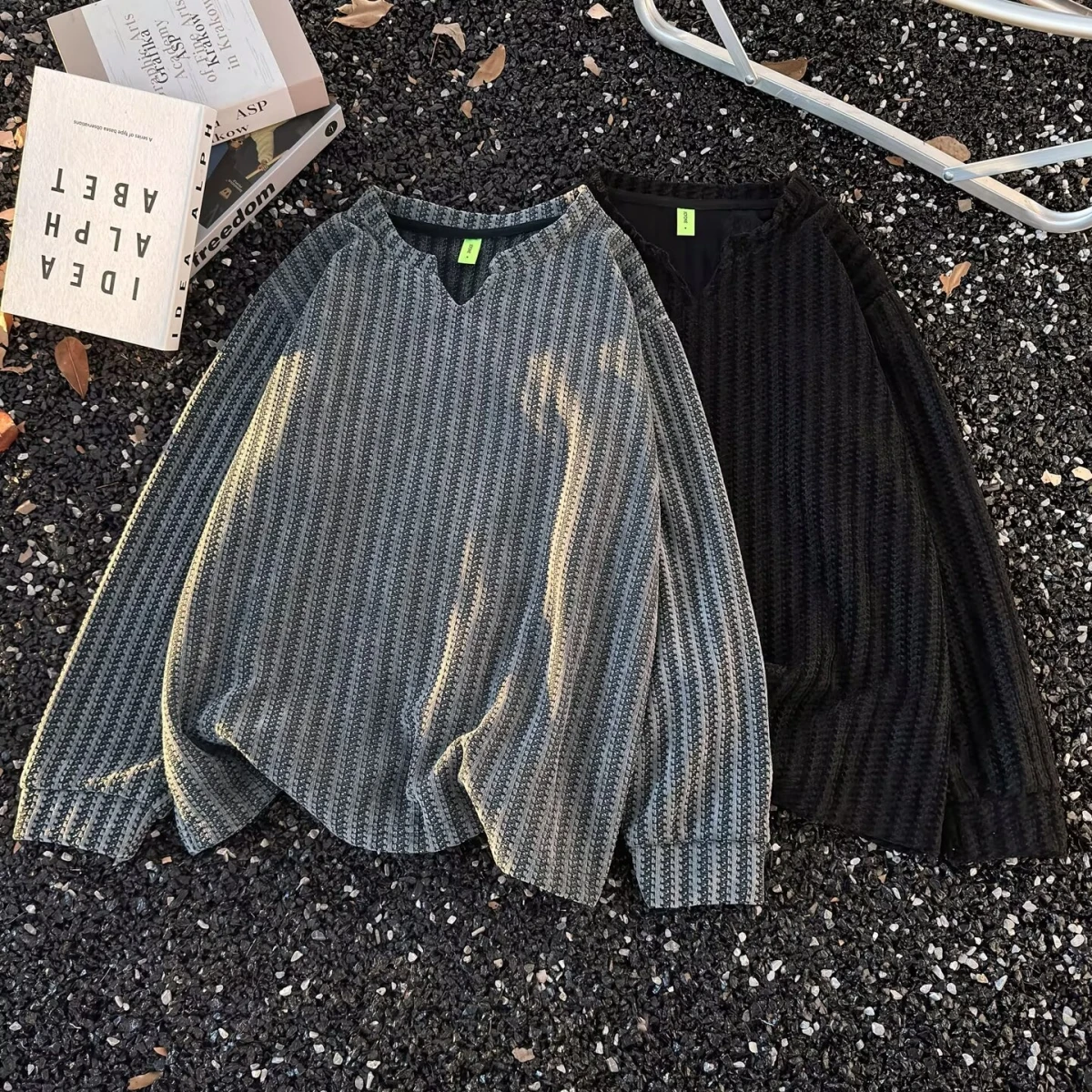 سترة رجالية أمريكية عصرية بياقة على شكل V، كارديجان محبوك بلون موحد، تصميم فضفاض، ملابس خارجية مريحة للشتاء مصنوعة من البوليستر