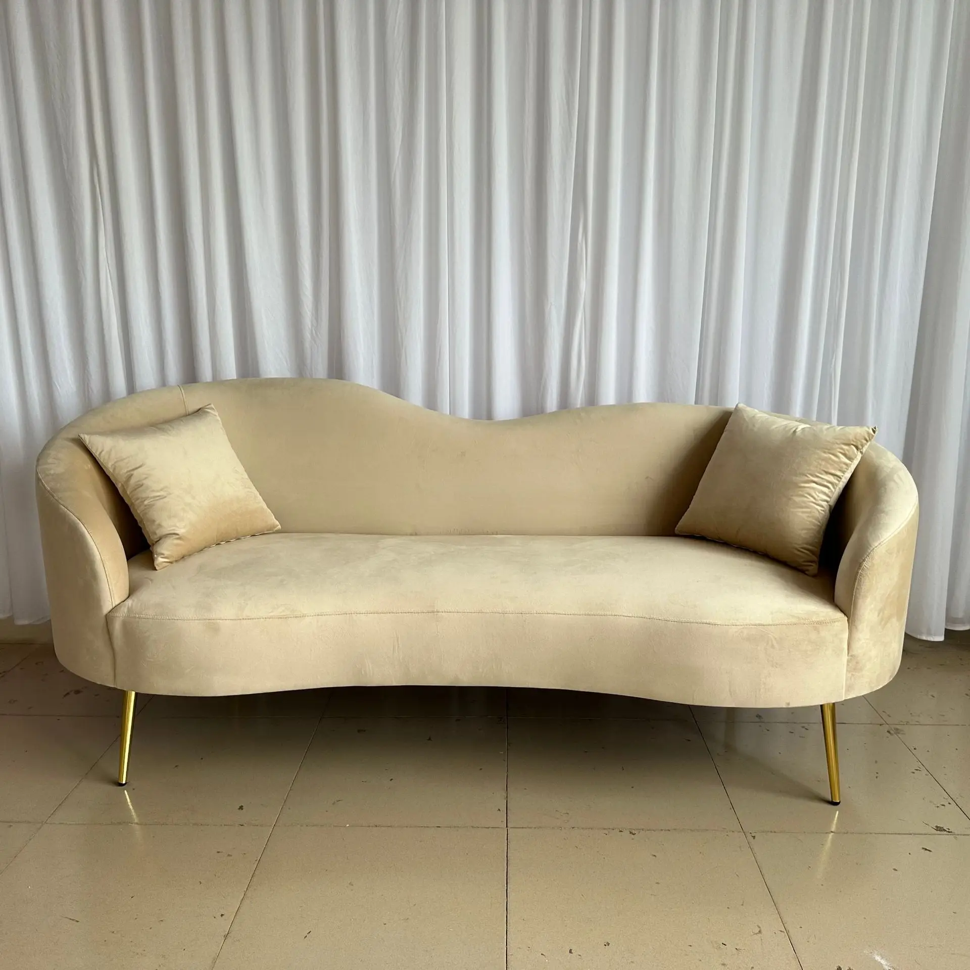 

Curved sofa modern new living room special-shaped sofa clothing store clubhouse fabric leisure wedding sofa