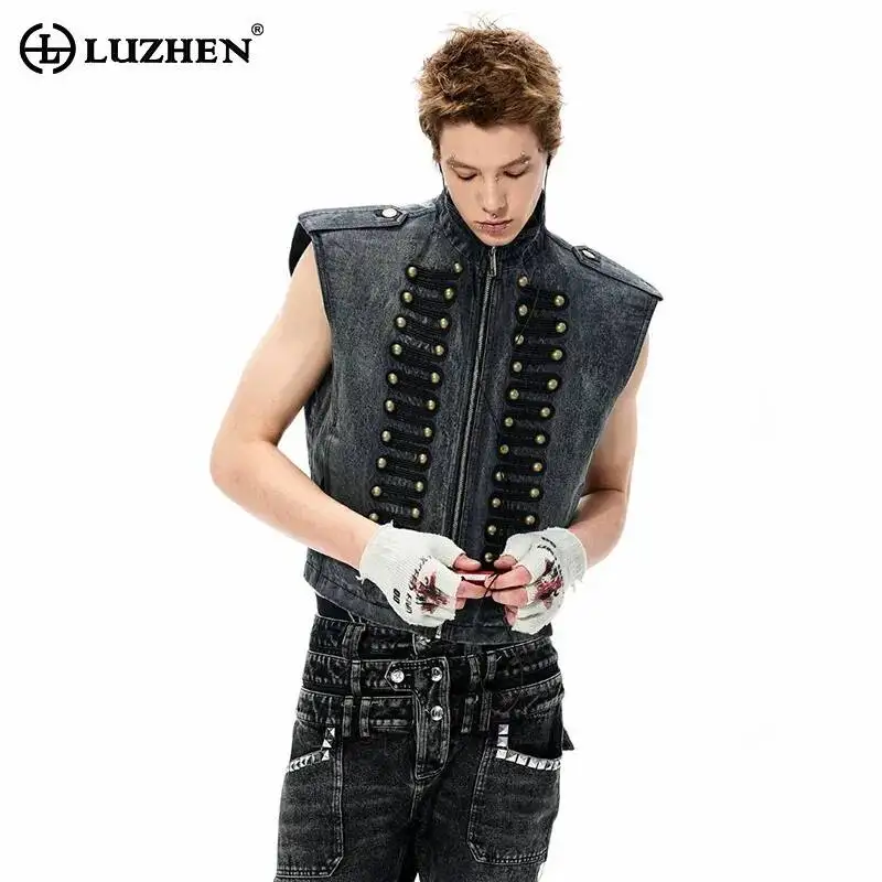 LUZHEN 2026 Neue Hochwertige Nieten-Metall-Patchwork Dekorierte Ärmellose Weste Jacke Herren Mode Stilvolle Straßenweste JY7037
