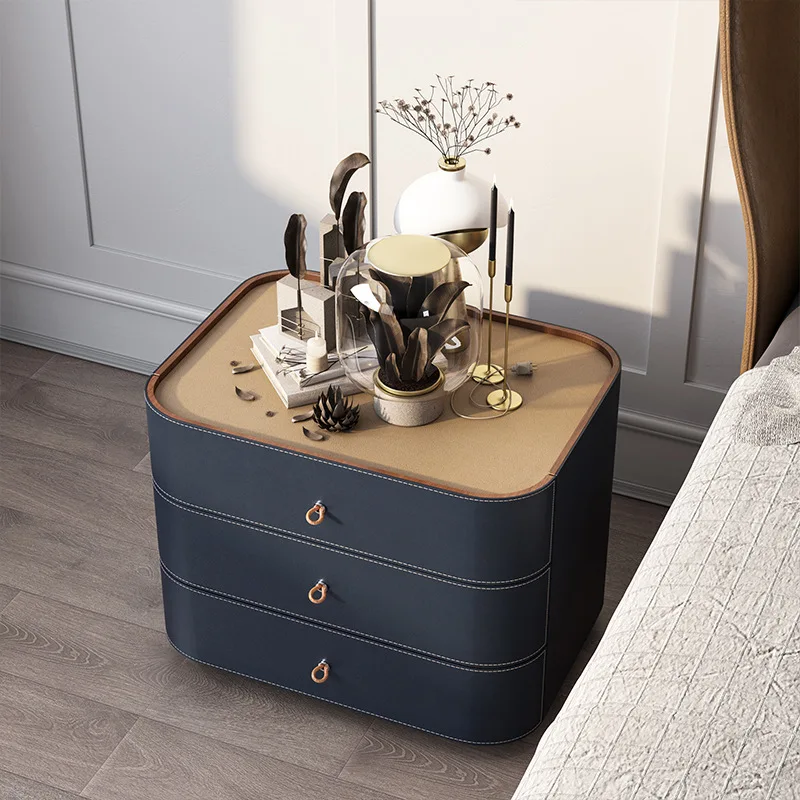 طاولة بجانب السرير من الخشب الصلب الإيطالي البسيط، وخزانة حافة من الجلد، وخزانة صدر بثلاثة أدراج لغرفة النوم، باللون الأزرق الملكي الراقية