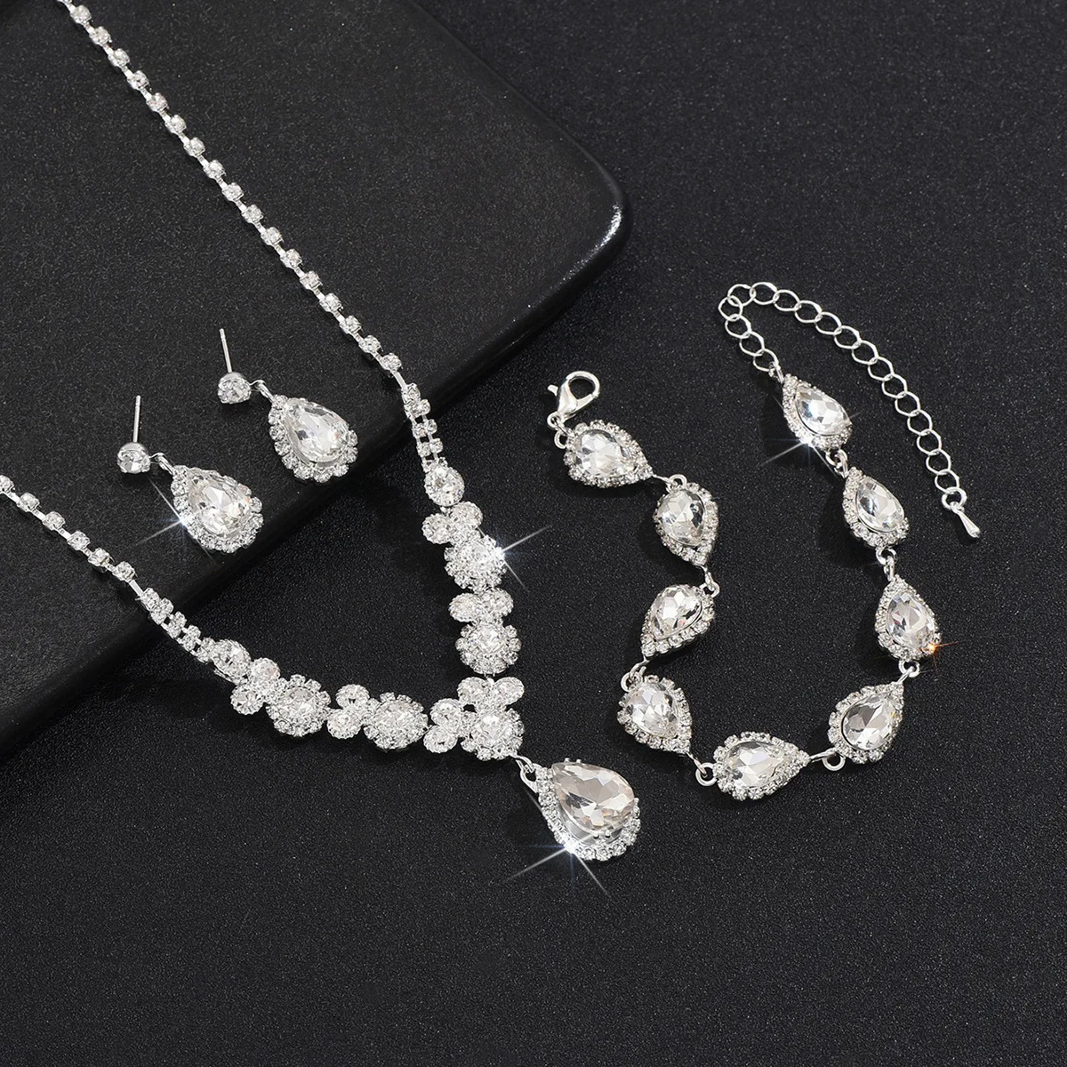 4pcs fashionable and luxurious wedding zircon necklaces, earrings, bracelets, women's jewelry sets