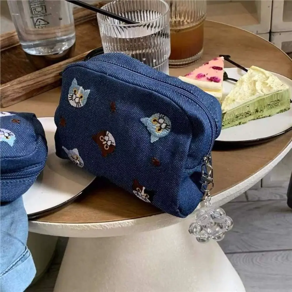 

Cute Cat Embroidery Cosmetic Bag Embroidered Cat Printed Lipstick Organizer Cases Zipper Pouch Cartoon Nylon Makeup Bag Student