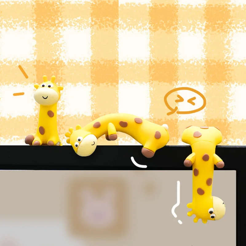 4pcs Kawaii Giraffe Mini Figurine Animal Ornament Car Interior Decor Desktop Monitor Tabletop Cartoon Small Display Decoration