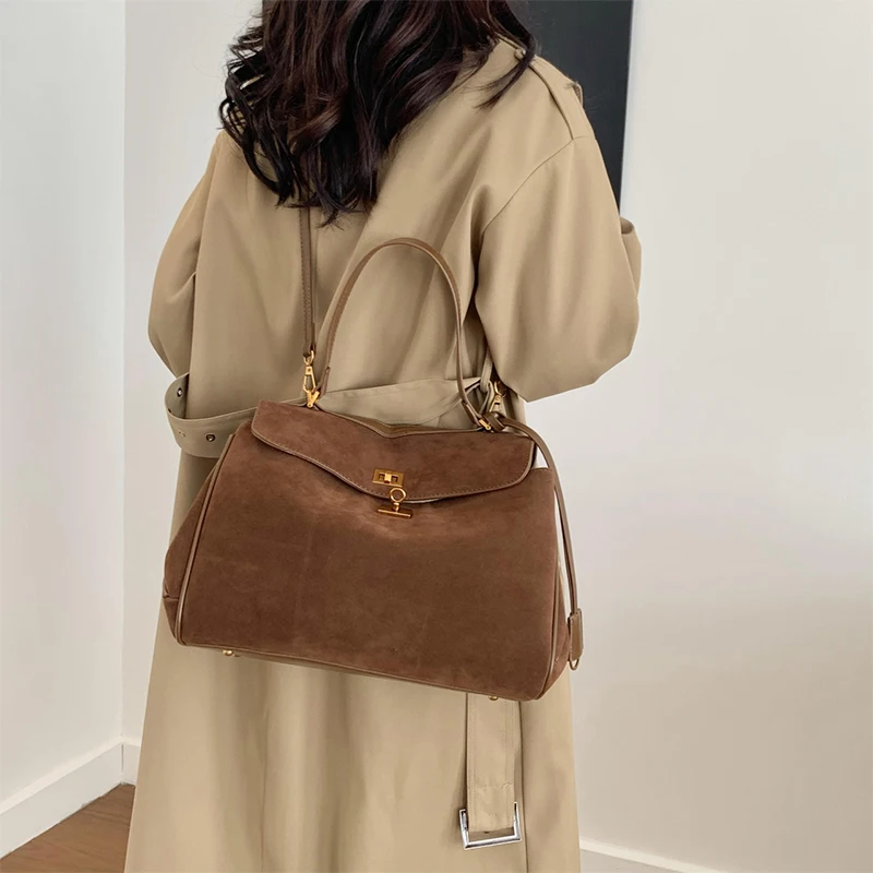 Retro Frosted Large Capacity Tote Bag 2024 Autumn New Fashion Gold Hardware Lock Female Shoulder Bag Work Commuter Crossbody Bag