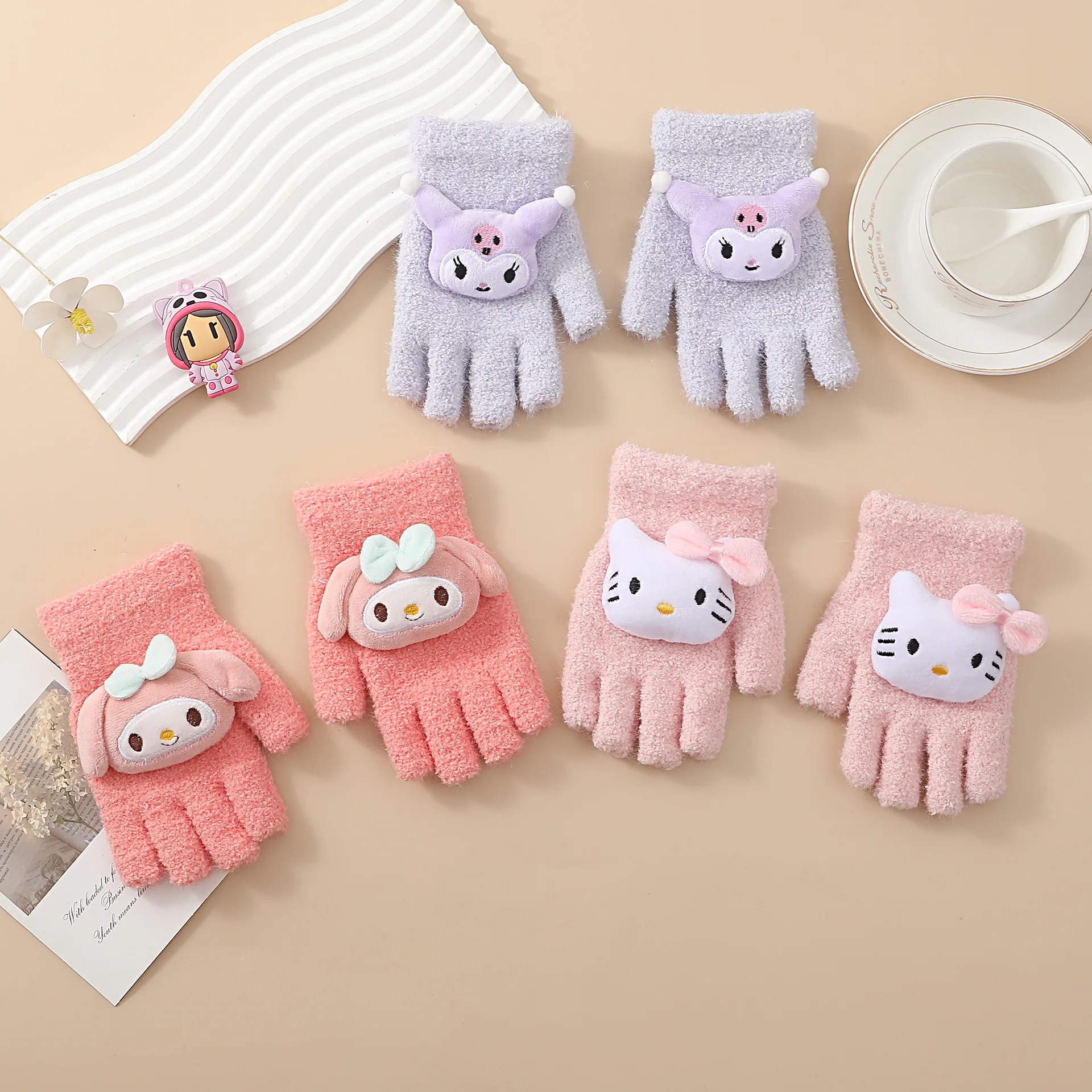 

Sanrio Kuromi Gloves Fall/Winter Warm Melody Anime Figure Coral Velvet Warm Outdoor Five-Finger Cute Doll Children Gloves Gifts