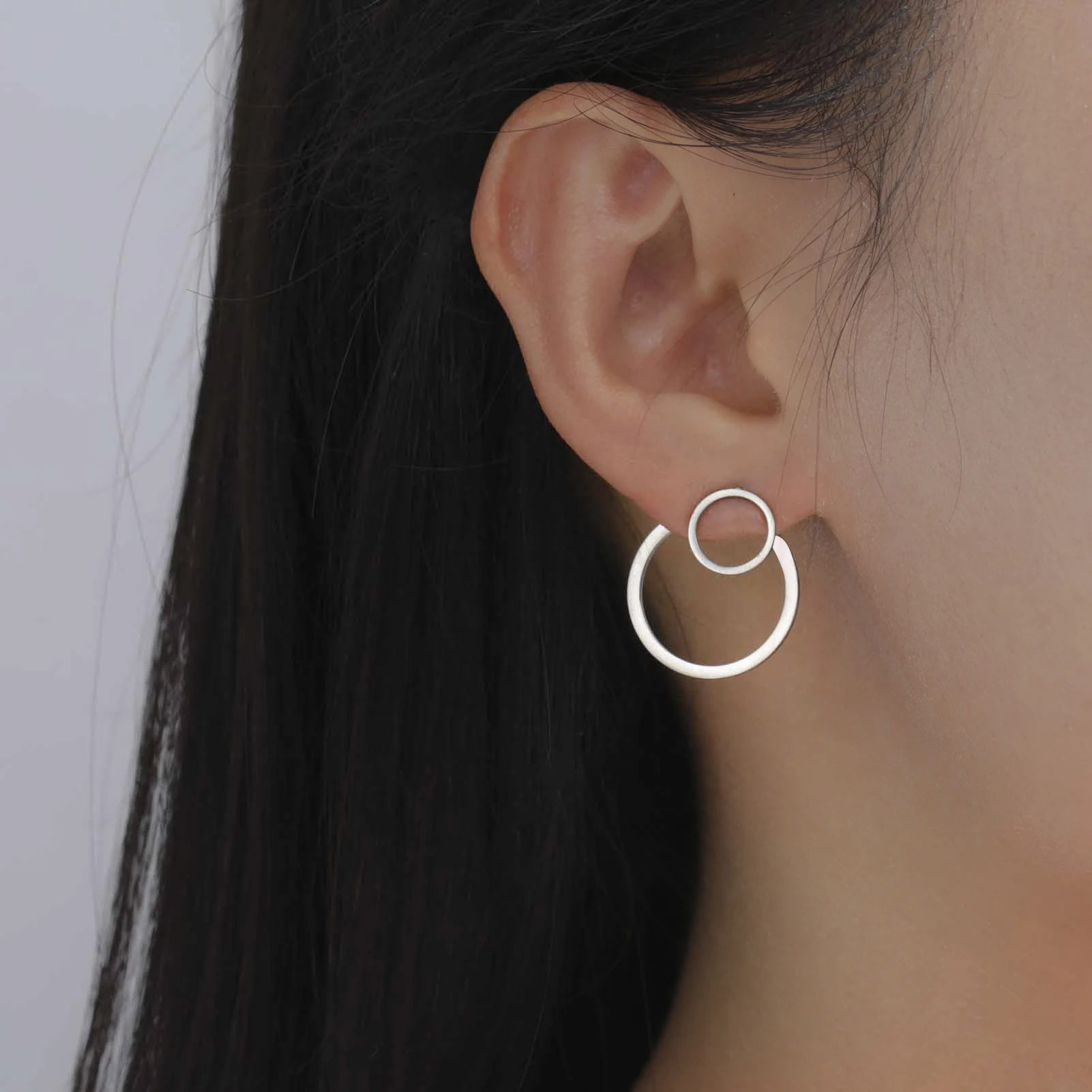 Skyrim Runde geometrische Ohrstecker für Damen, Edelstahl, goldfarben, minimalistische Ohrringe, trendiger Schmuck, Muttertagsgeschenk – Detail 2