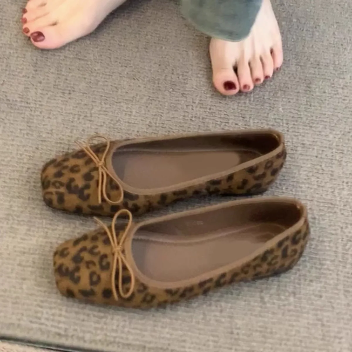 Damen-Ballerinas mit Leopardenmuster, eckiger Zehenpartie und Schleifendekoration, lässige Alltagsschuhe für Damen – Detail 3