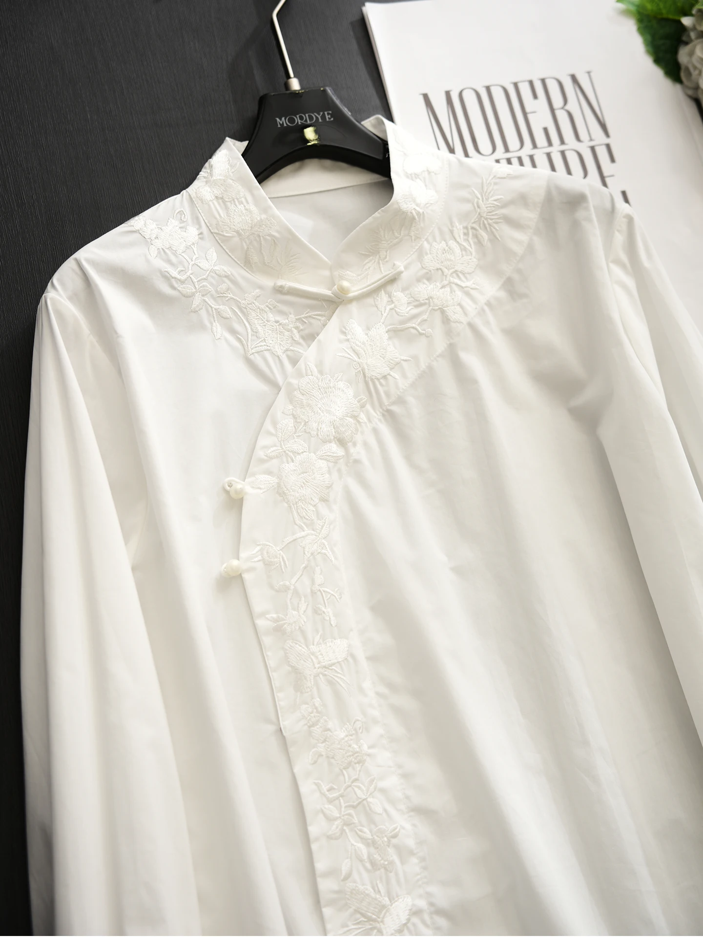 

Новая женская рубашка в китайском стиле с тяжелой вышивкой и кружевом, с длинным рукавом, белая, 100% хлопок, традиционная, на пуговицах, дышащая, летняя