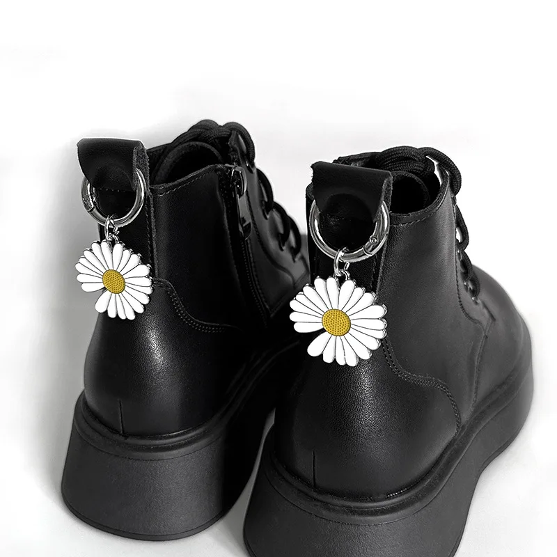 

2 шт., обувь с цветком ромашки, дизайн с пряжкой, сапоги с подсолнухом, аксессуар, съемный кулон, металлическая подвеска для обуви, сапоги, украшение на каблуке, подарки