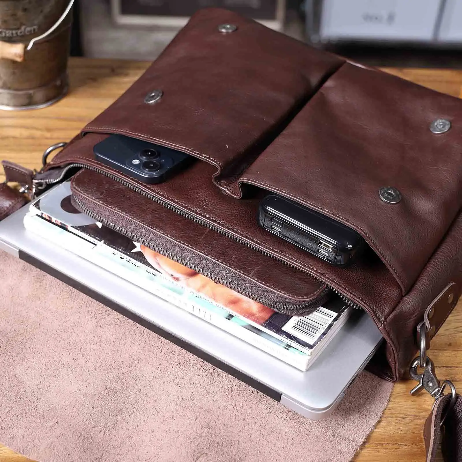 Echtleder Herren-Aktentasche 15 Zoll Laptop-Tasche Einfache Rindsleder-Umhängetasche Pflanzlich gegerbtes Leder Modischer Casual-Stil – Detail 29