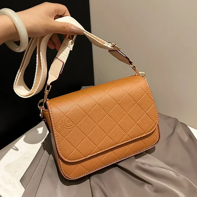 

2025 Women's Retro-Inspired Diamond-Tufted Tote Bag Convertible Shoulder/Crossbody Bag for Professional & Casual Settings​