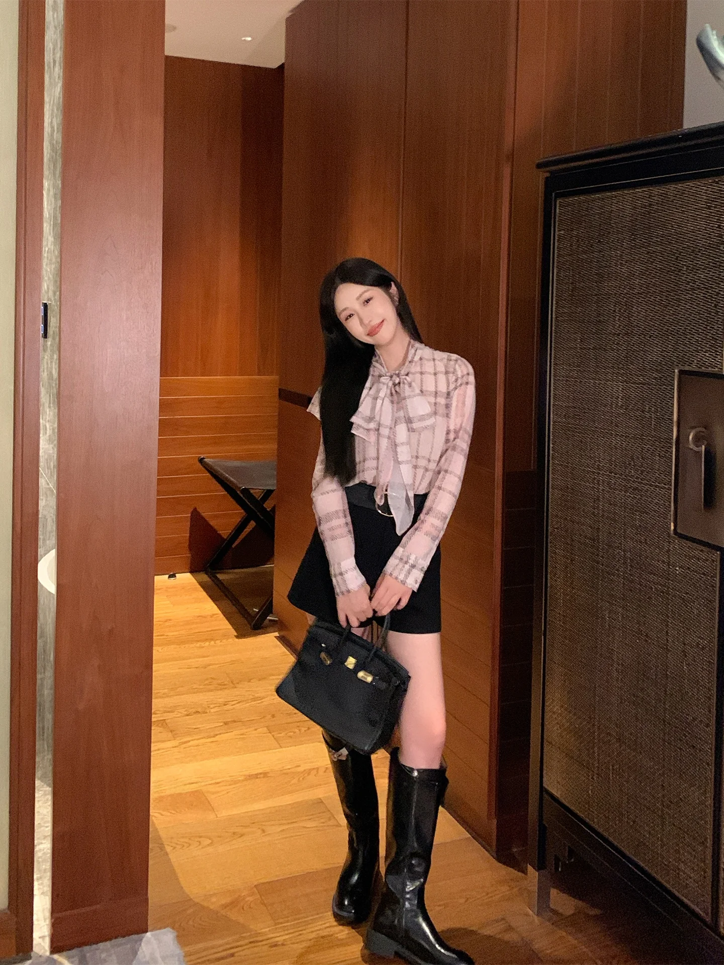 

Весенняя новинка: женский комплект в клетку — топ и брюки с высокой талией, поясом и длинными рукавами, модный костюм-двойка