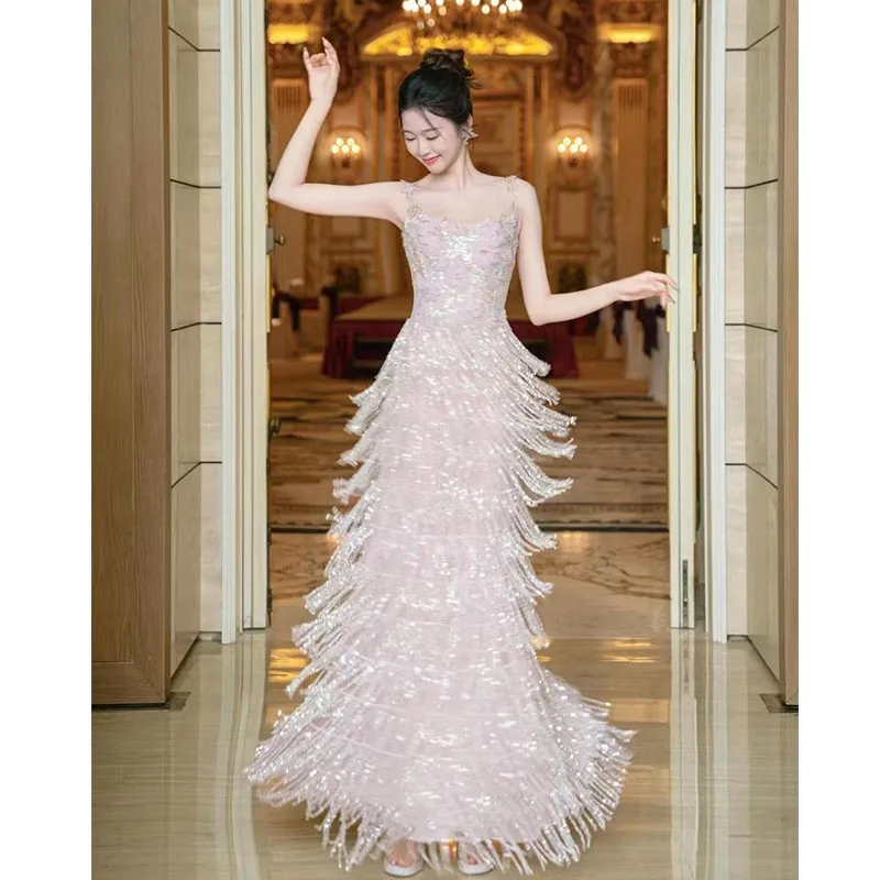 

A new style of fringed dress light luxury and niche halter toasting