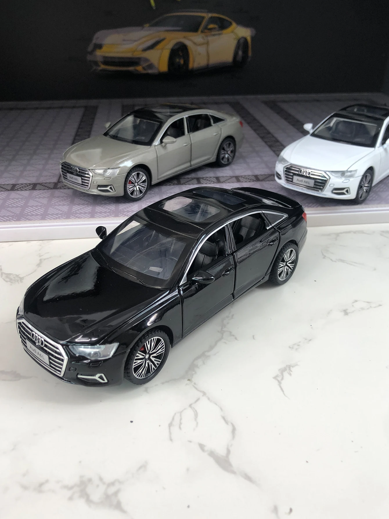 

Модель автомобиля Audi A6L в масштабе 1:32, декор из цинкового сплава, коллекционная подарочная машинка.