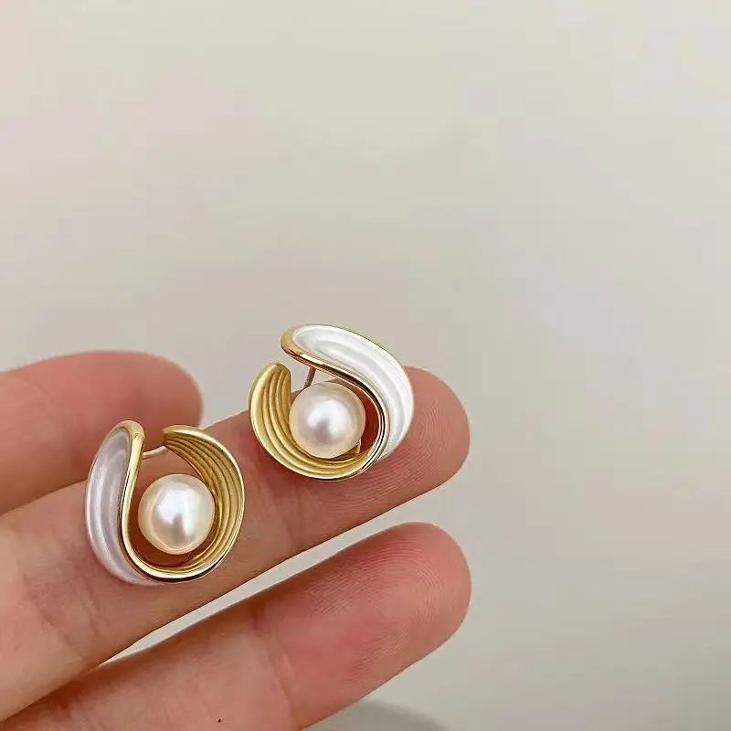 Imiation Pearl Shell Stud Earrings for Women White Enamel Oil  Jewelry Trendy Irregular Geometry Twist Earrings Golden pendiente