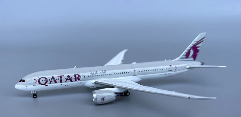 1 / 400 Qatar 787-9 a7-bhf passenger aircraft model  Alloy aircraft model