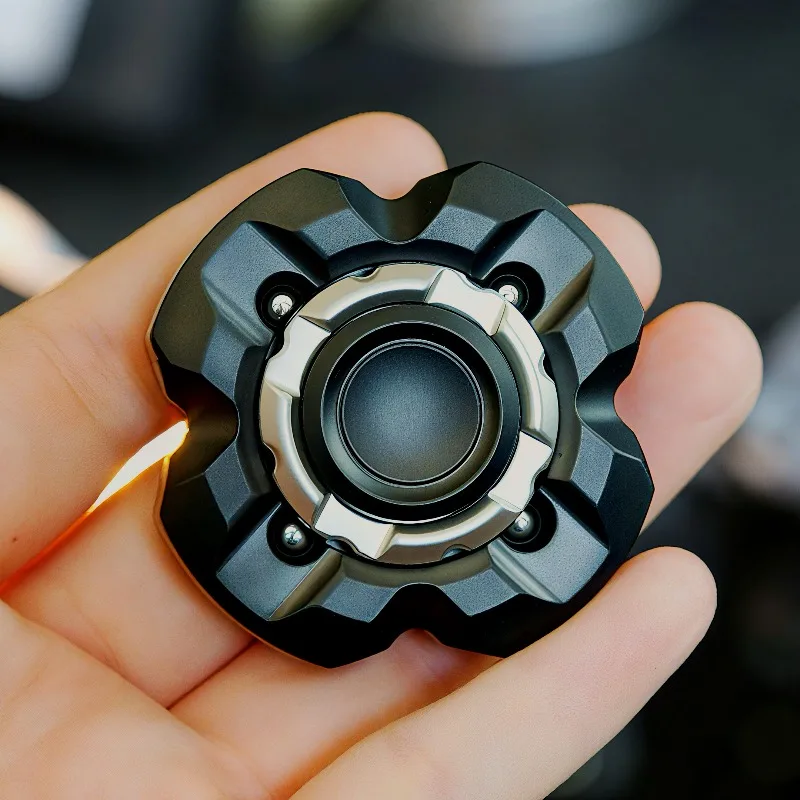 لعبة Discus EDC التعاون مع درع مفتوح من الفولاذ المقاوم للصدأ جديدة مكونة من 4 صفحات لعبة تخفيف الضغط لسطح المكتب