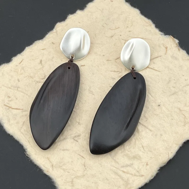 

French Retro Fashion Simple Versatile Purple Sandalwood Highend Luxury Earrings Birthday Party Travel Vacations Jewelry Gift