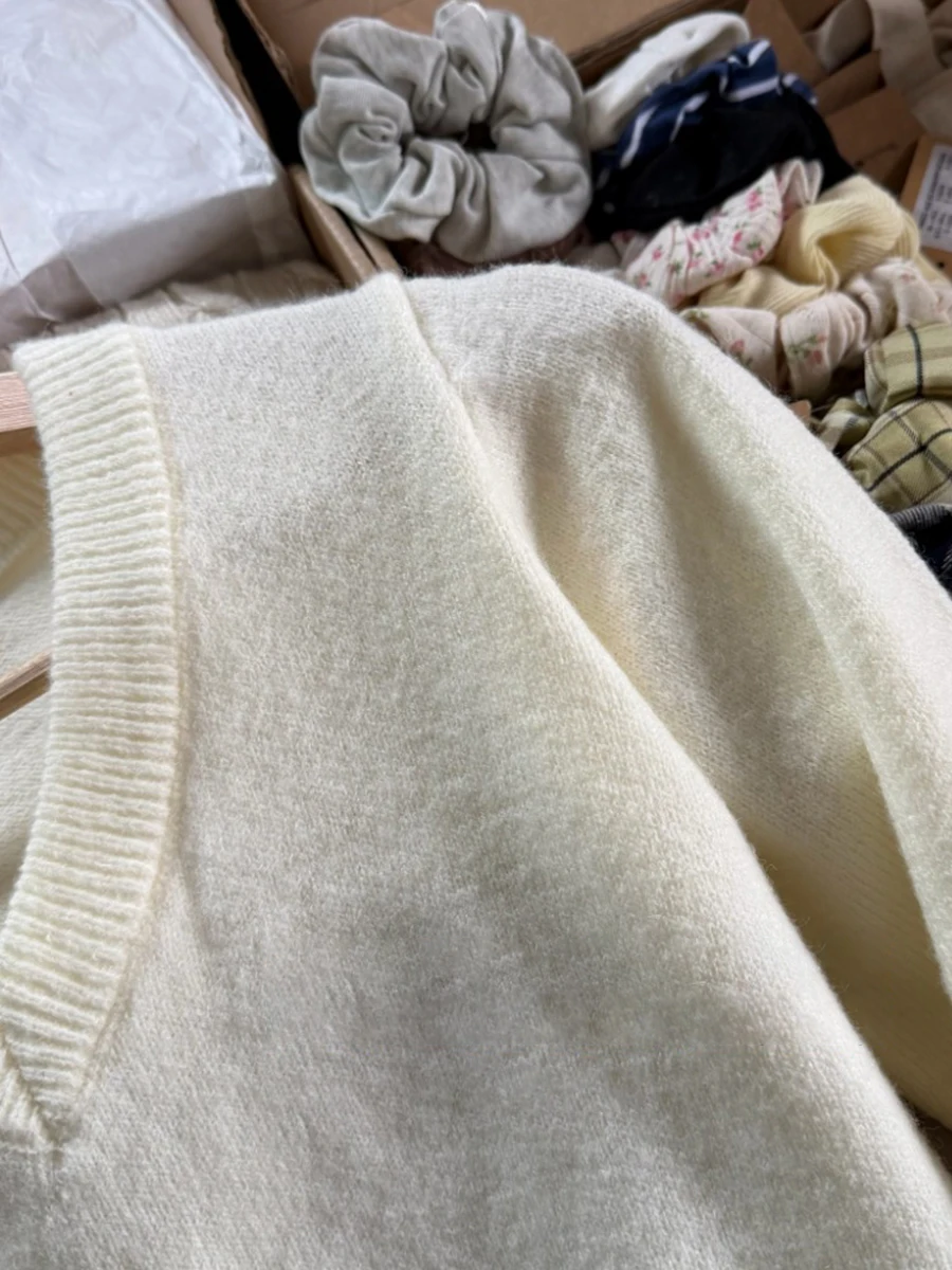 Bege camisola de malha feminina outono inverno com decote em v manga longa pulôver de algodão topos feminino sólido simples doce jumper 2025 novo