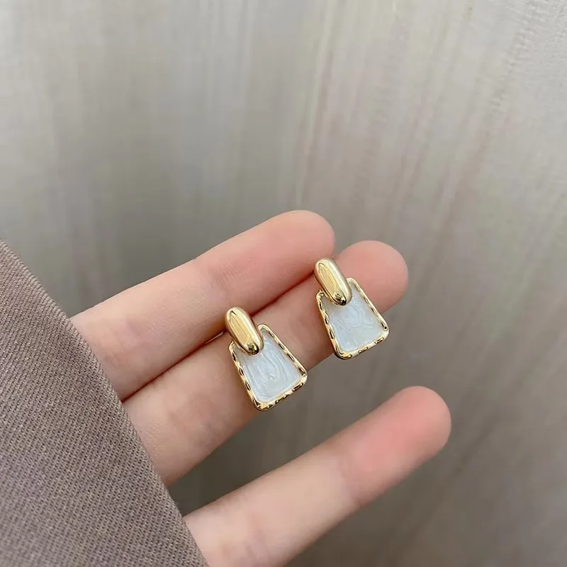 Trendy Neue Weiße Hängende Ohrringe für Frauen Transluzente Acryl Blume Baumeln Ohrringe Strass Imitation Perle Ohr Schmuck – Detail 35