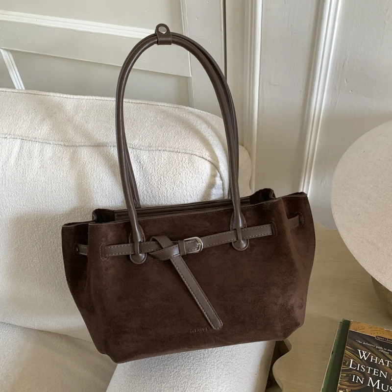 

Зимняя мода 2024, новые квадратные сумки на плечо из искусственной замши, однотонные сумки на молнии высокого качества, роскошные сумки подмышки для путешествий для женщин