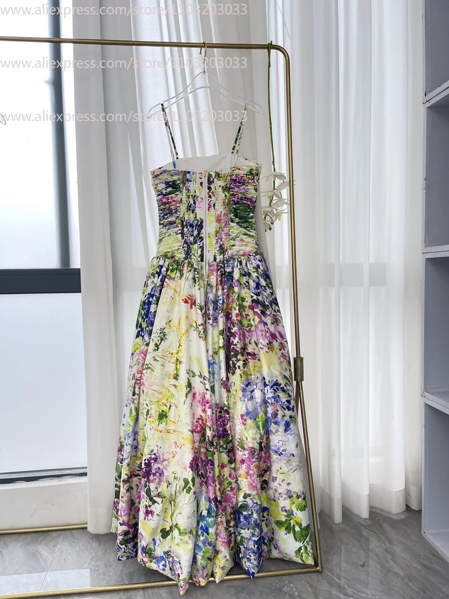 เดรสทรงเอไลน์สีเขียวลายดอกไม้พิมพ์ลายจีบระบายแขนกุดแบบใหม่ปี 2026