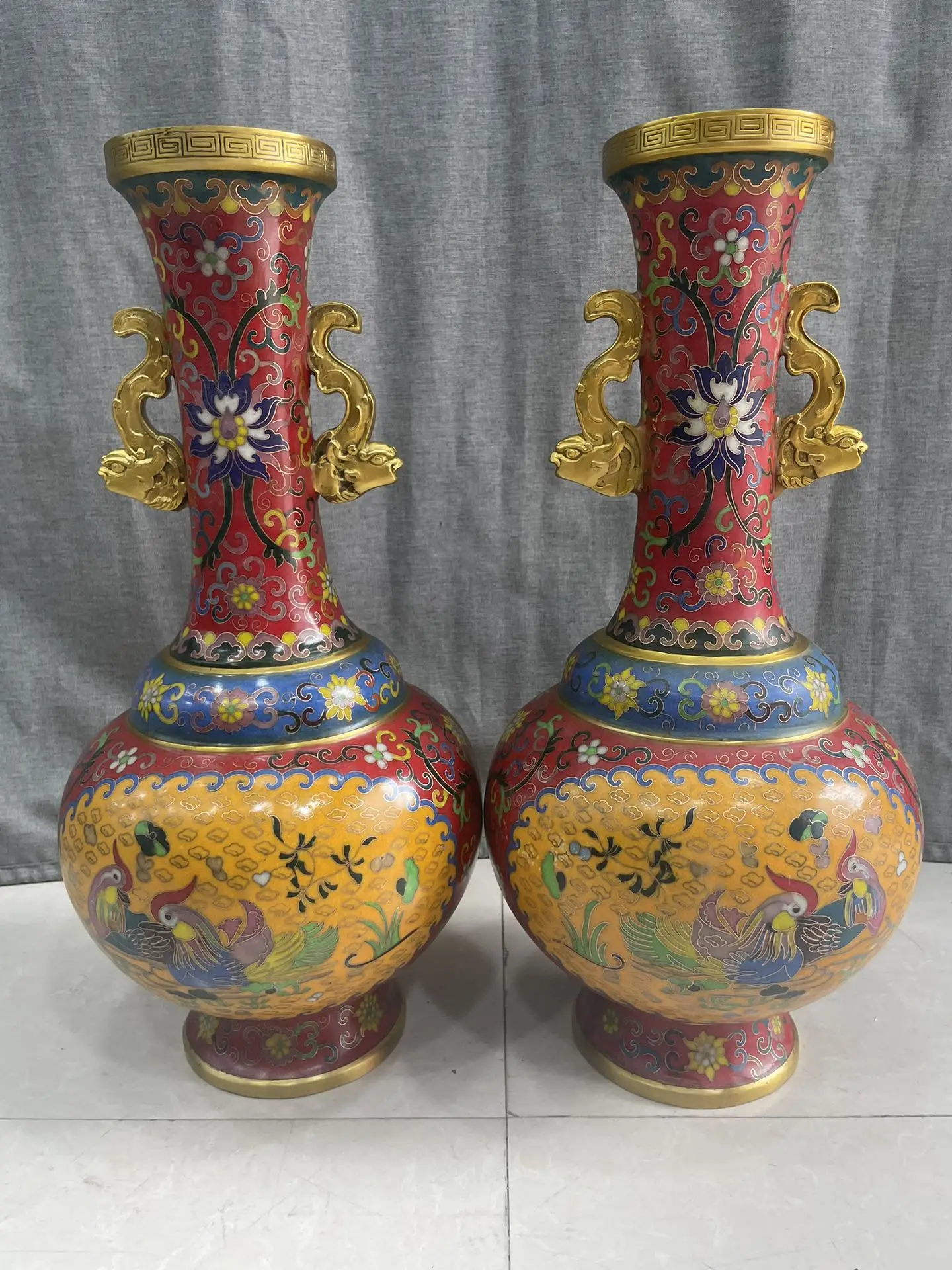 

18"Tibetan Temple Collection Old Bronze Cloisonne Enamel Mandarin Duck Pattern Dragon Ear Bocksbeute Vase A Pair Ornaments