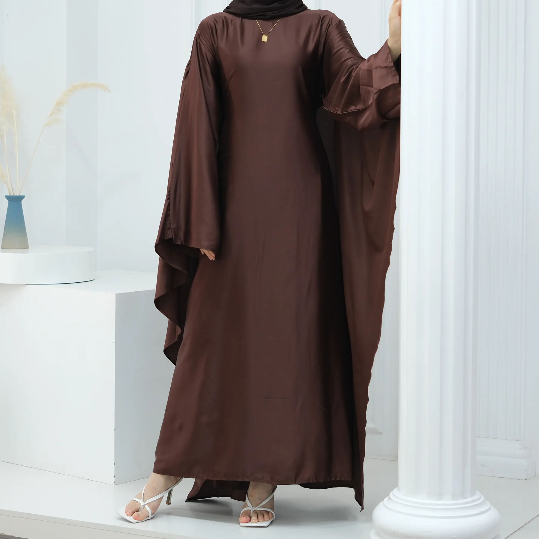 

Abaya Satin Muslim Ladies Shiny Dresses with Belt Batwing Sleeve Dress Kaftan Kebaya Islamic Dubai Clothing Evening Party Robe