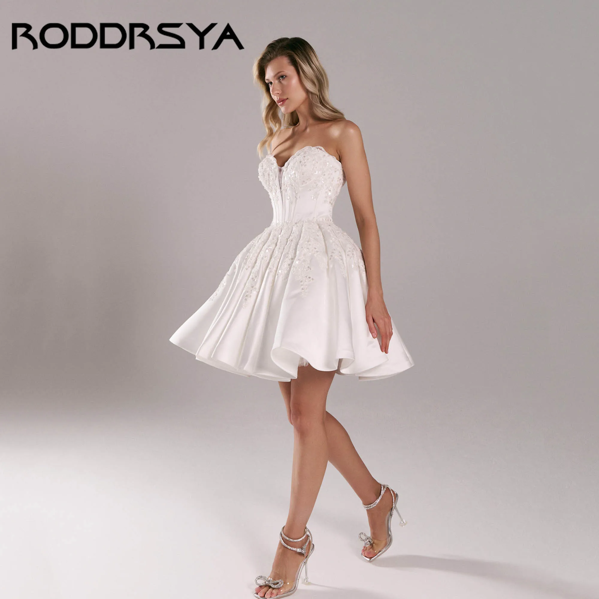 ชุดแต่งงานสั้นหรูหราแบบสายเดี่ยวทรงเอไลน์ผ้าซาตินประดับลูกปัด ชุดเจ้าสาวเปิดหลังผูกเชือกแบบมินิ  รับสั่งตัดตามแบบ